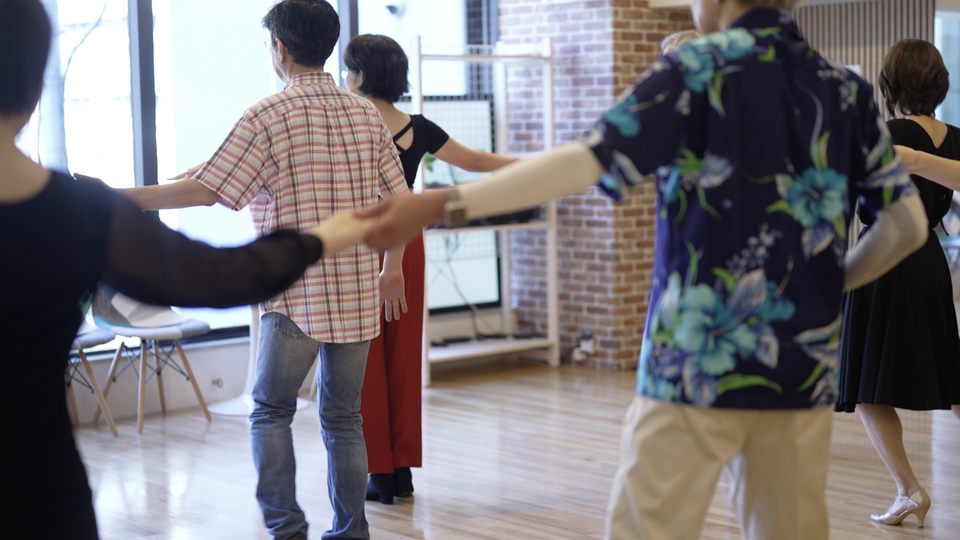 ダンス未経験OK!30種類以上のダンスを自由に体験